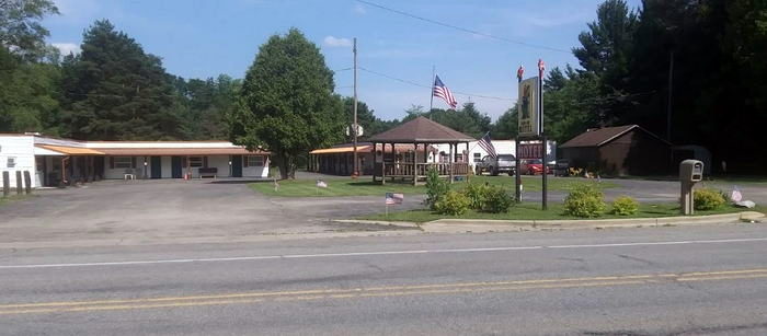 Tour-Inn Motel (Tour-In Motel) - Web Listing (newer photo)